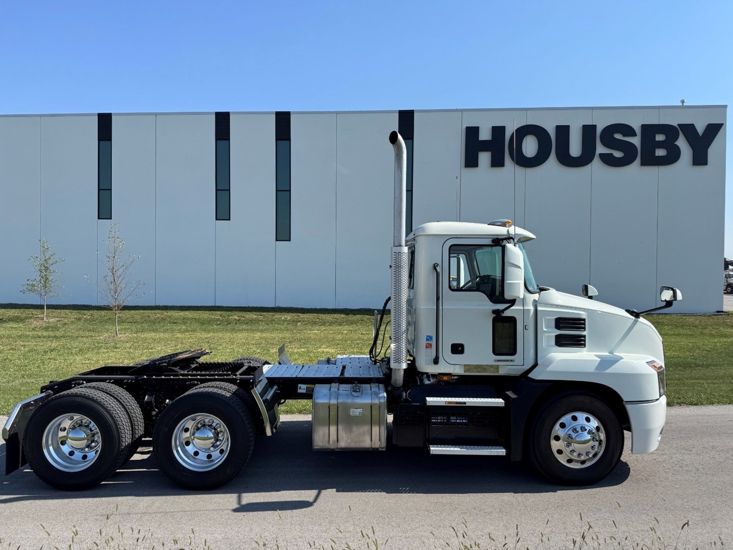 2022 MACK AN64T - USED TRUCKS DAY CAB - image 7